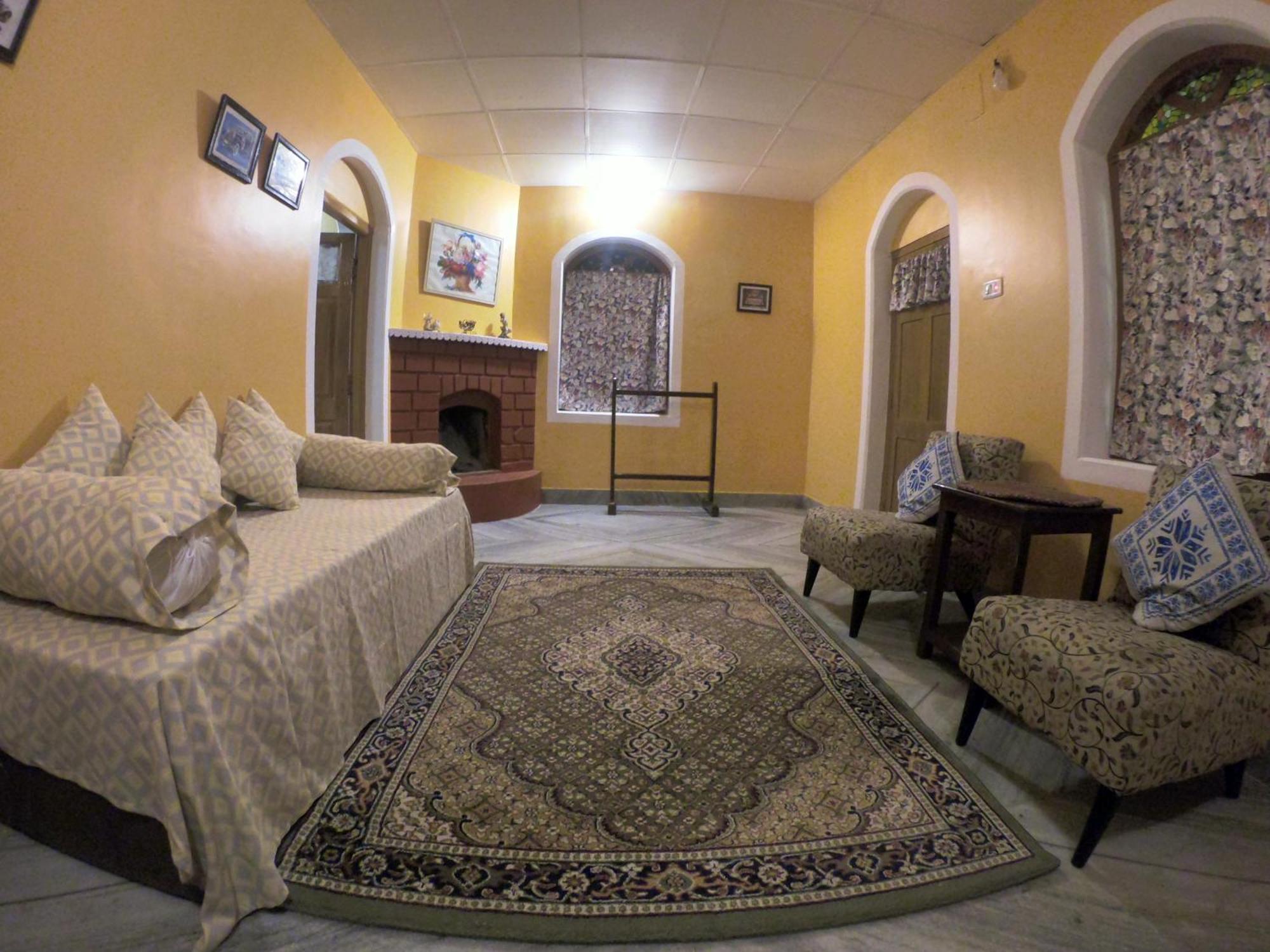 La Address Retreat - The Heritage Homestay 우티 외부 사진